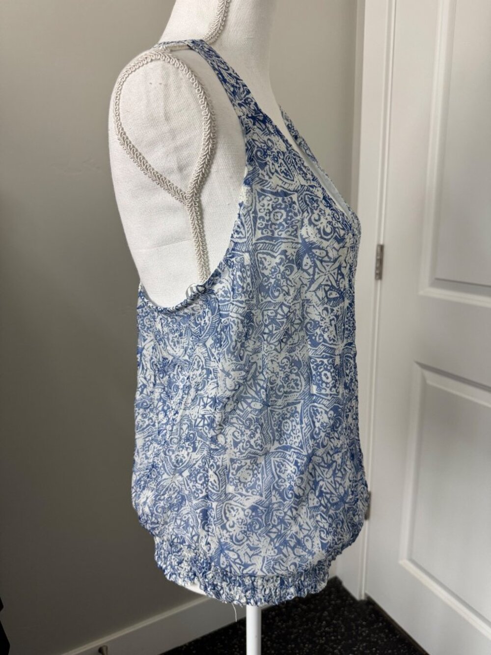 Lucky Brand Blue White Womens Sleeveless Printed Top M Halter Travel Casual - Picture 8 of 15